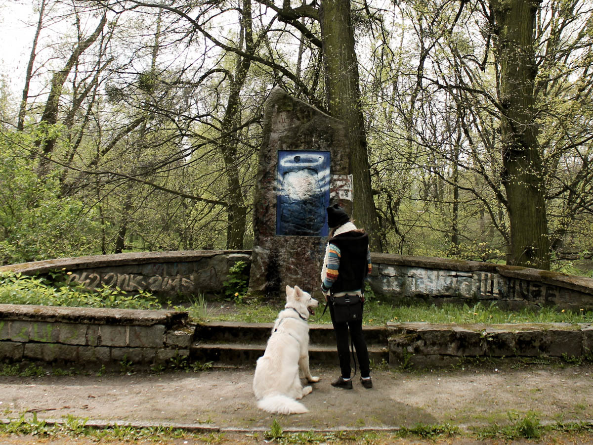 Park Złotnicki pomnik