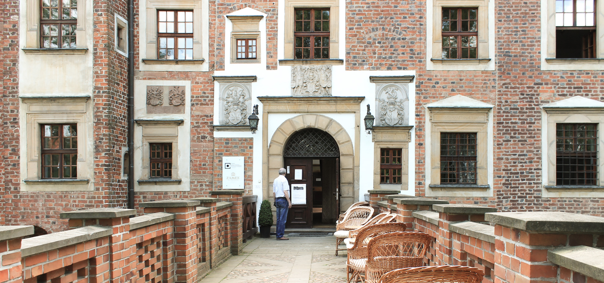 piknik - zamek na wodzie w Wojnowicach - most