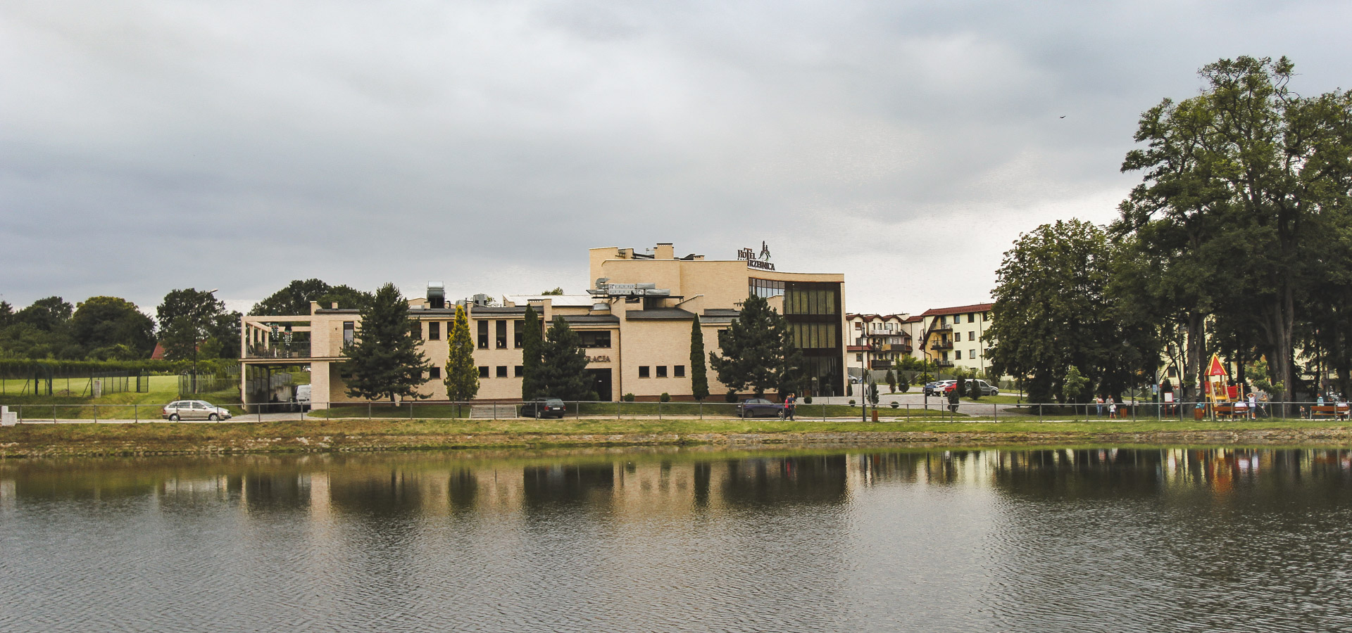 widok na hotel Trzebnica