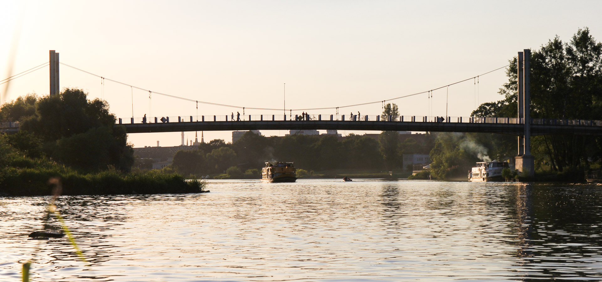kładka nad Odrą we Wrocławiu w okolicy Zoo