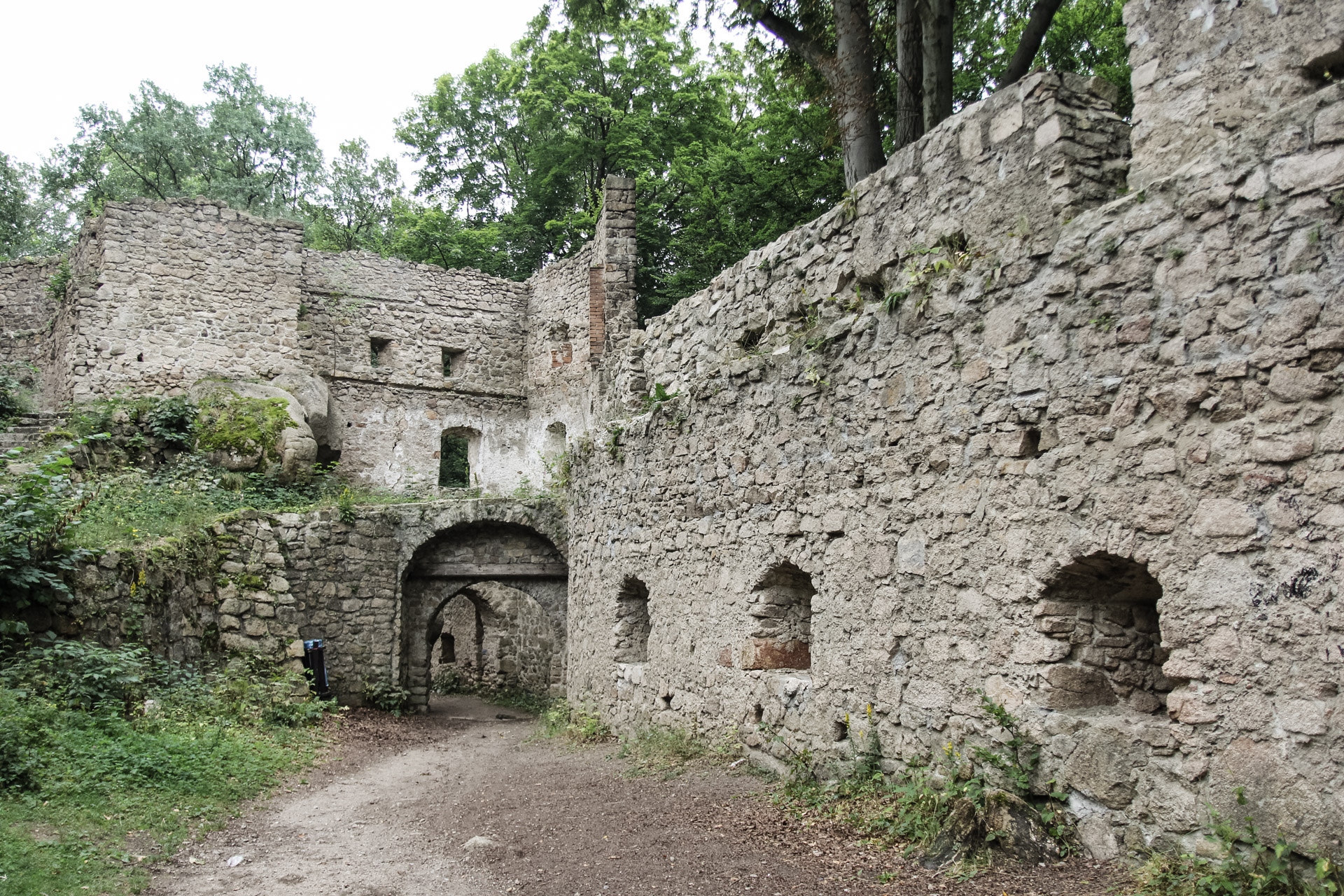 korytarz wewnątrz zamku bolczów