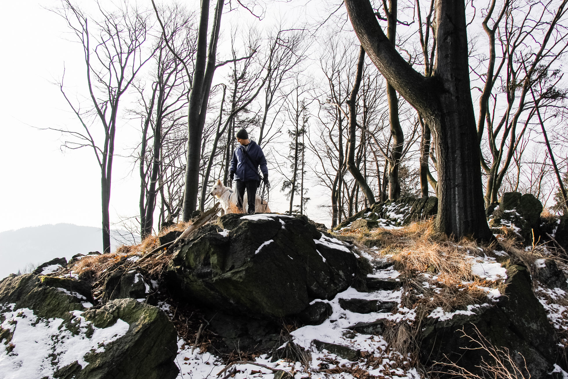 punkt widokowy na Ślęży na ścieżce pod Skałami