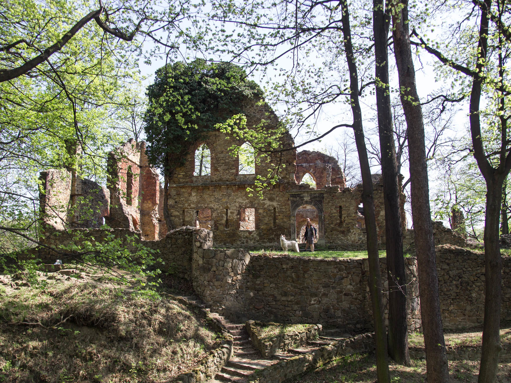 Ścieżką wśród skałek do ruin zamku
Stary Książ
